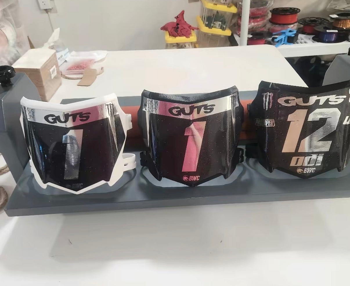 Motocutz plate with decal