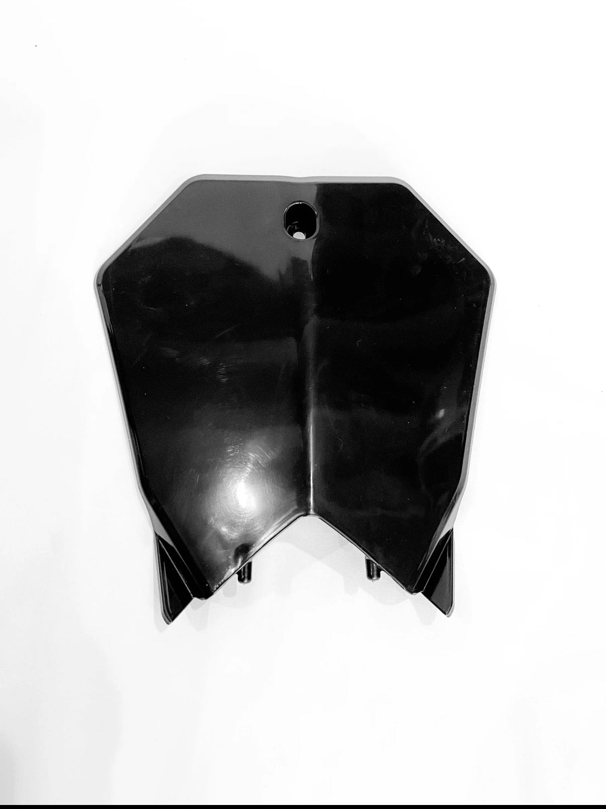 Rtr vented front plate with decal