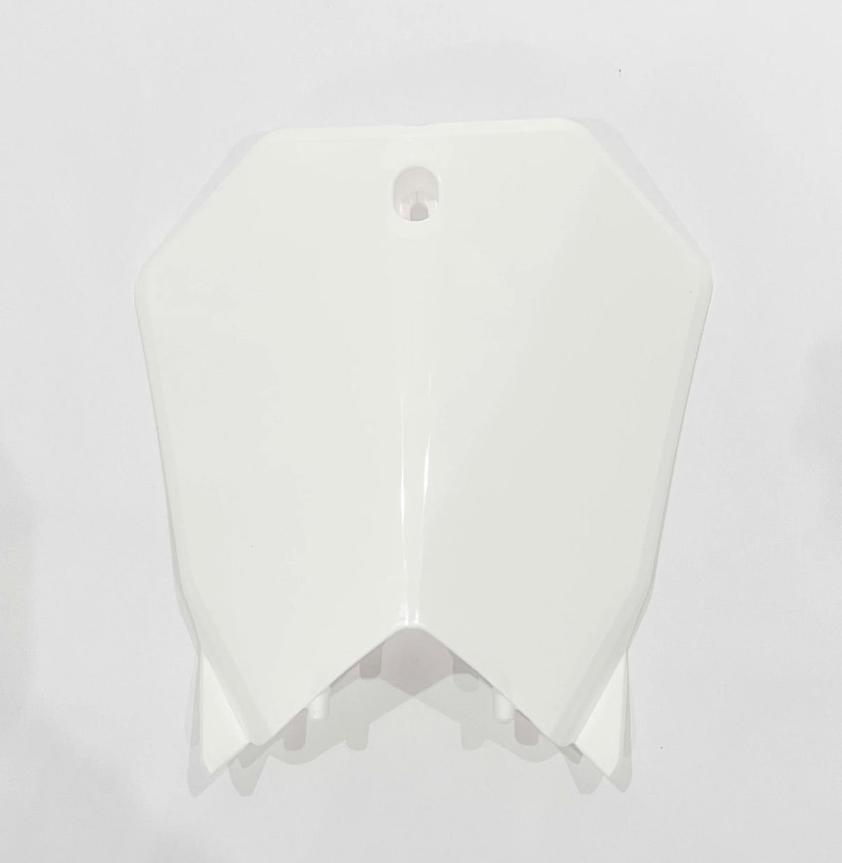 Rtr vented front plate with decal